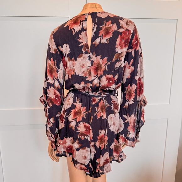 Dress Forum Los Angeles-Washed Floral Romper w/ Ruffled Trim Line-Women’s Medium - Picture 4 of 9